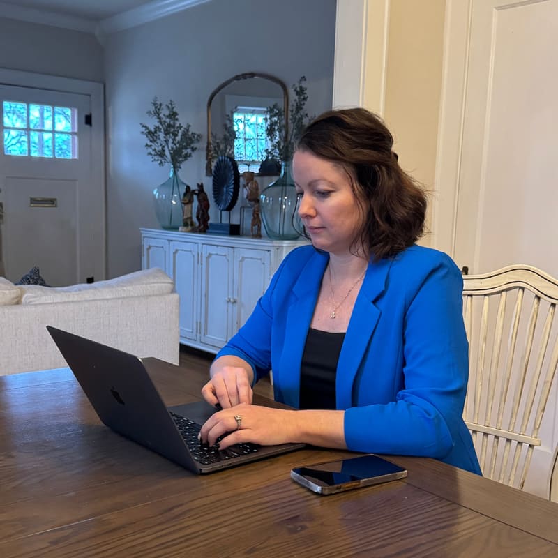Jamie Stephens working at a laptop at her dining table